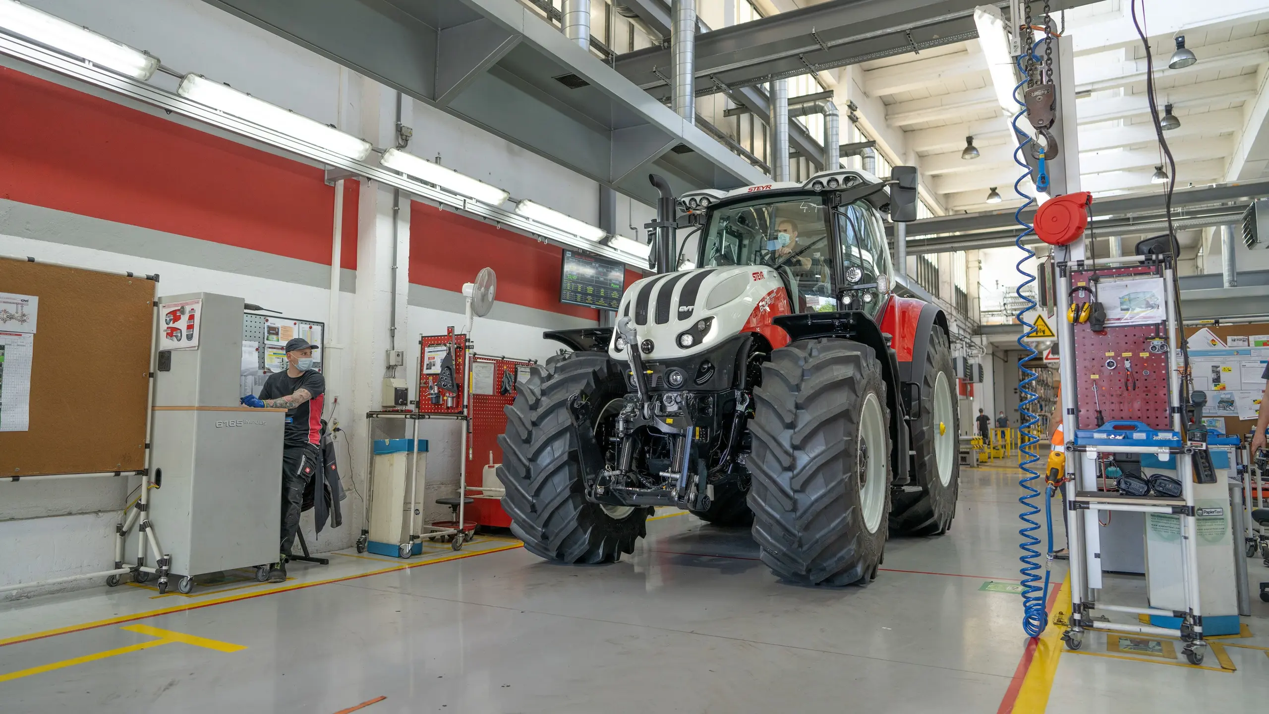 Traktorproduktion im Werk von CNH Industrial Österreich in St. Valentin