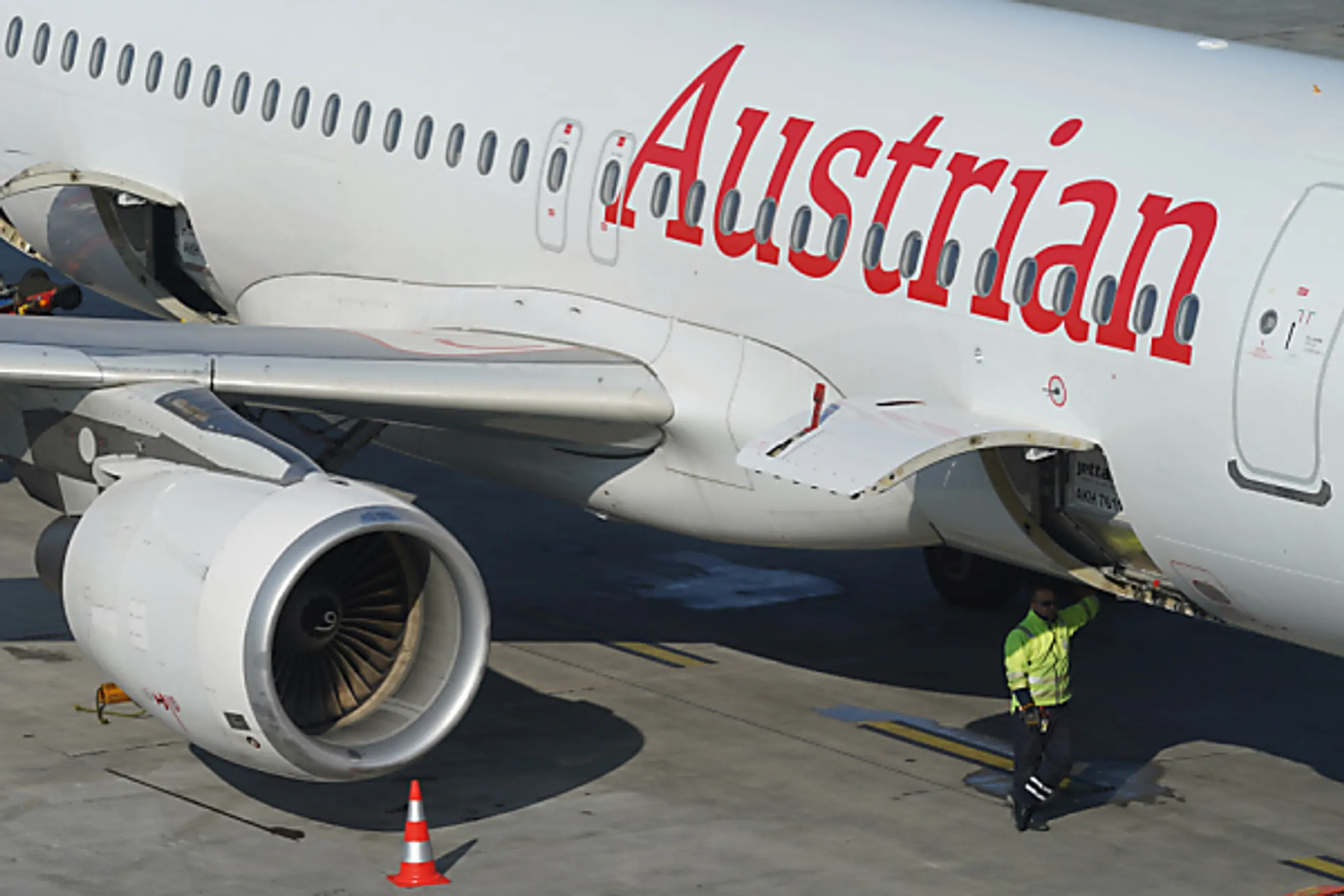 Flugzeug der Austrian Airlines (AUA) - hier in Hamburg