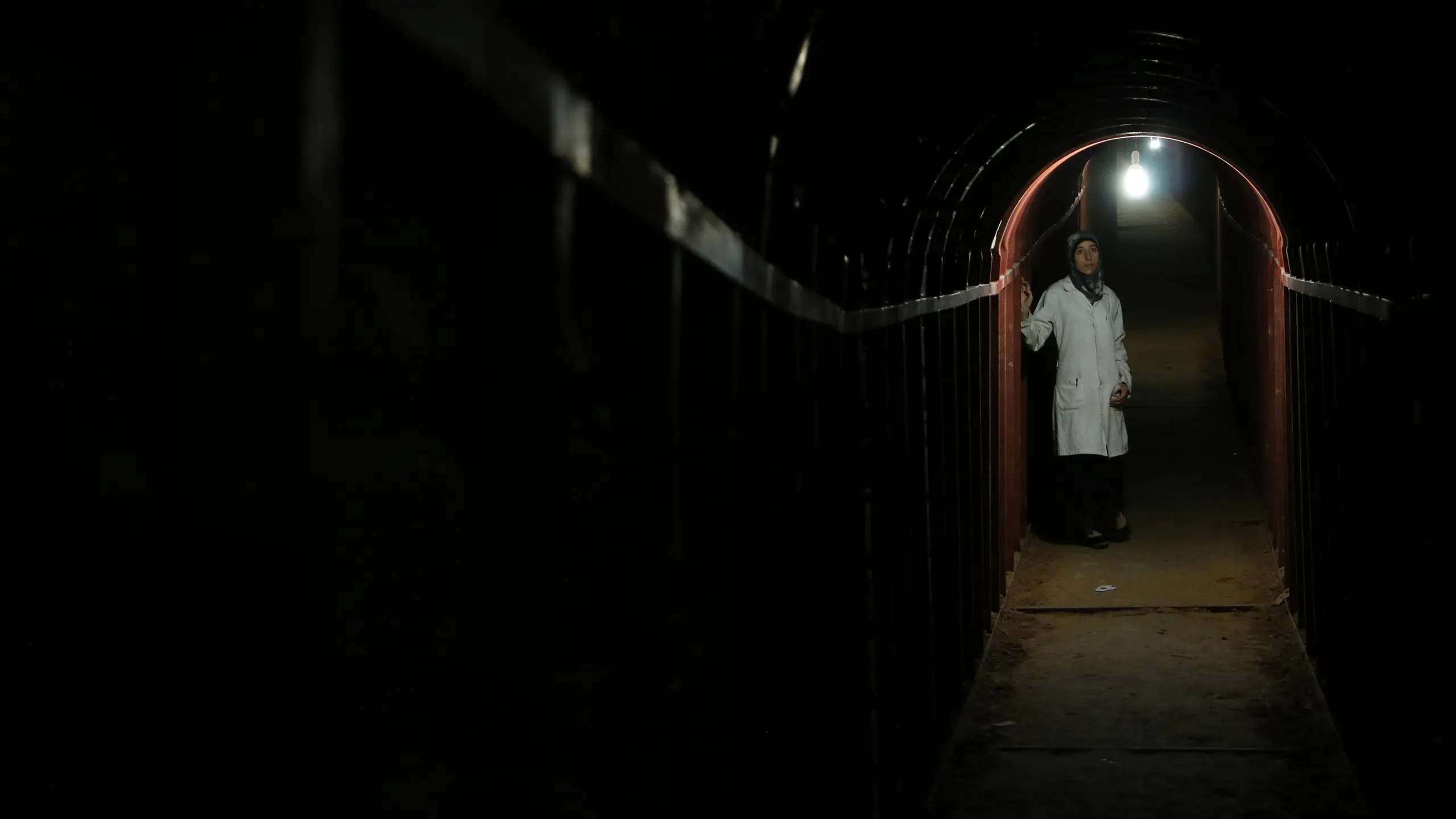 Klinik im Untergrund – The Cave
