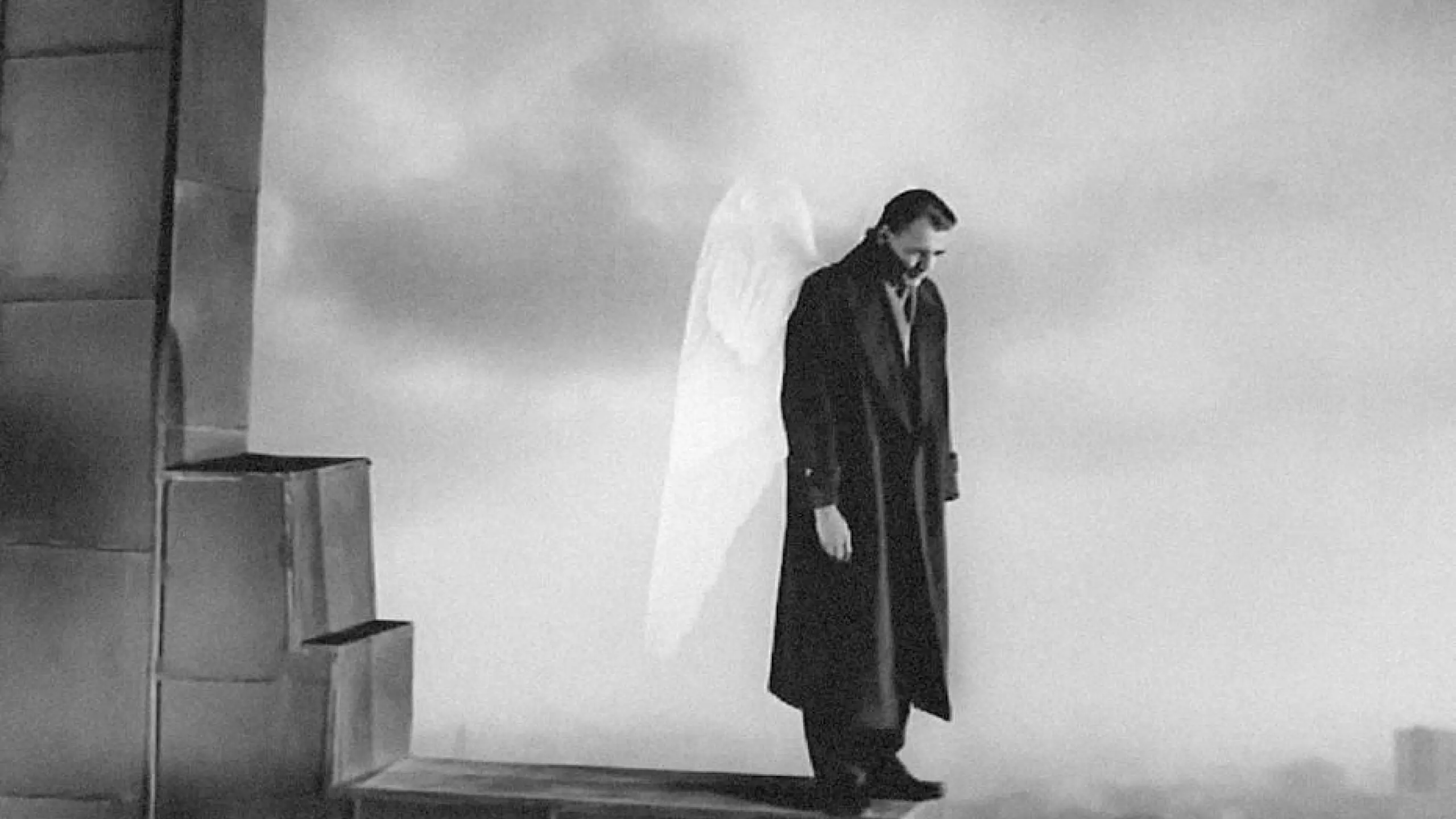 Bruno Ganz spielt in Der Himmel über Berlin den Engel Damiel. Wim Wenders verfilmte den gleichnamigen Roman von Peter Handke