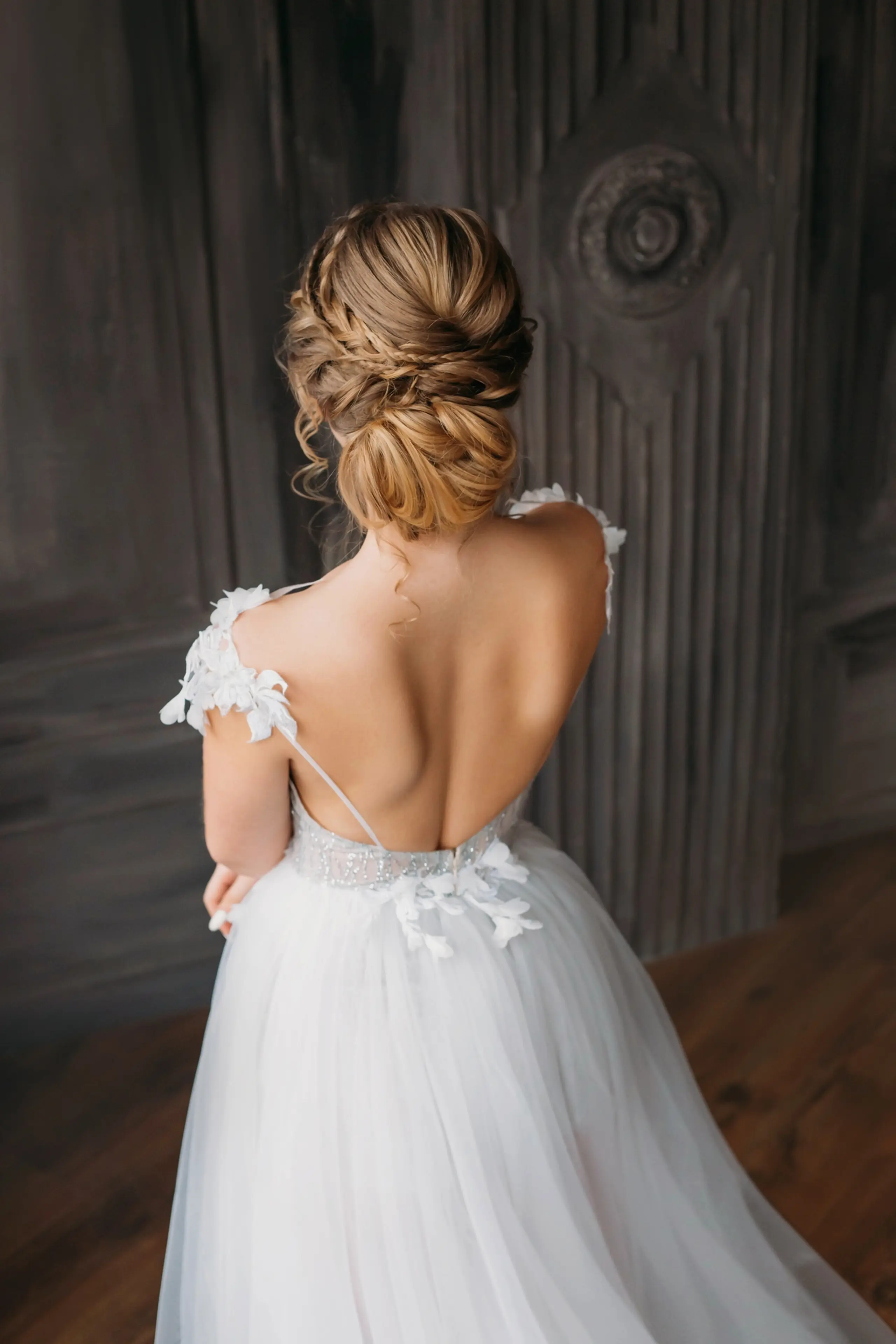 Braut mit hochgesteckten Haaren
