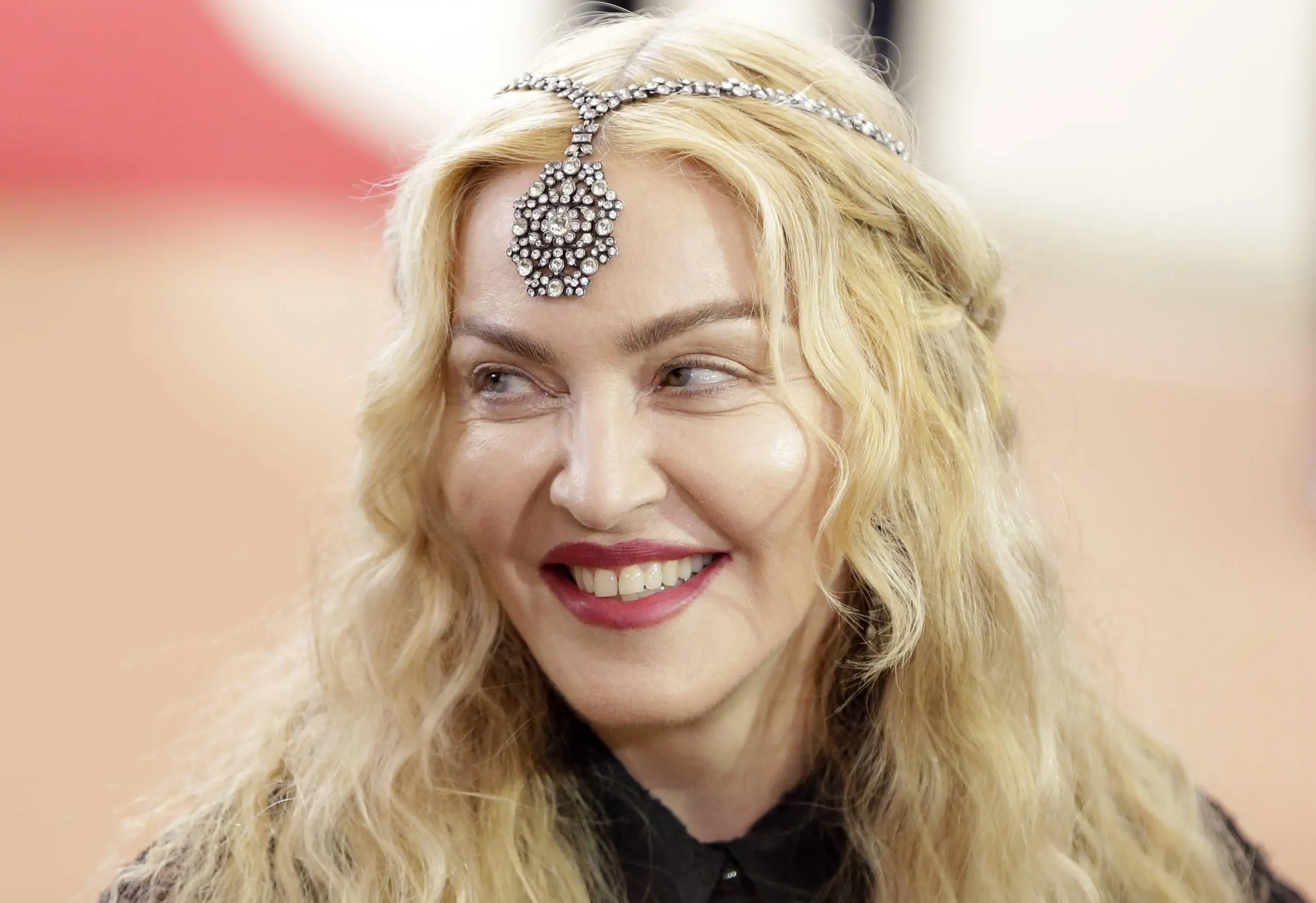 Madonna: Von der Queen of Pop zur Queen of Scandal