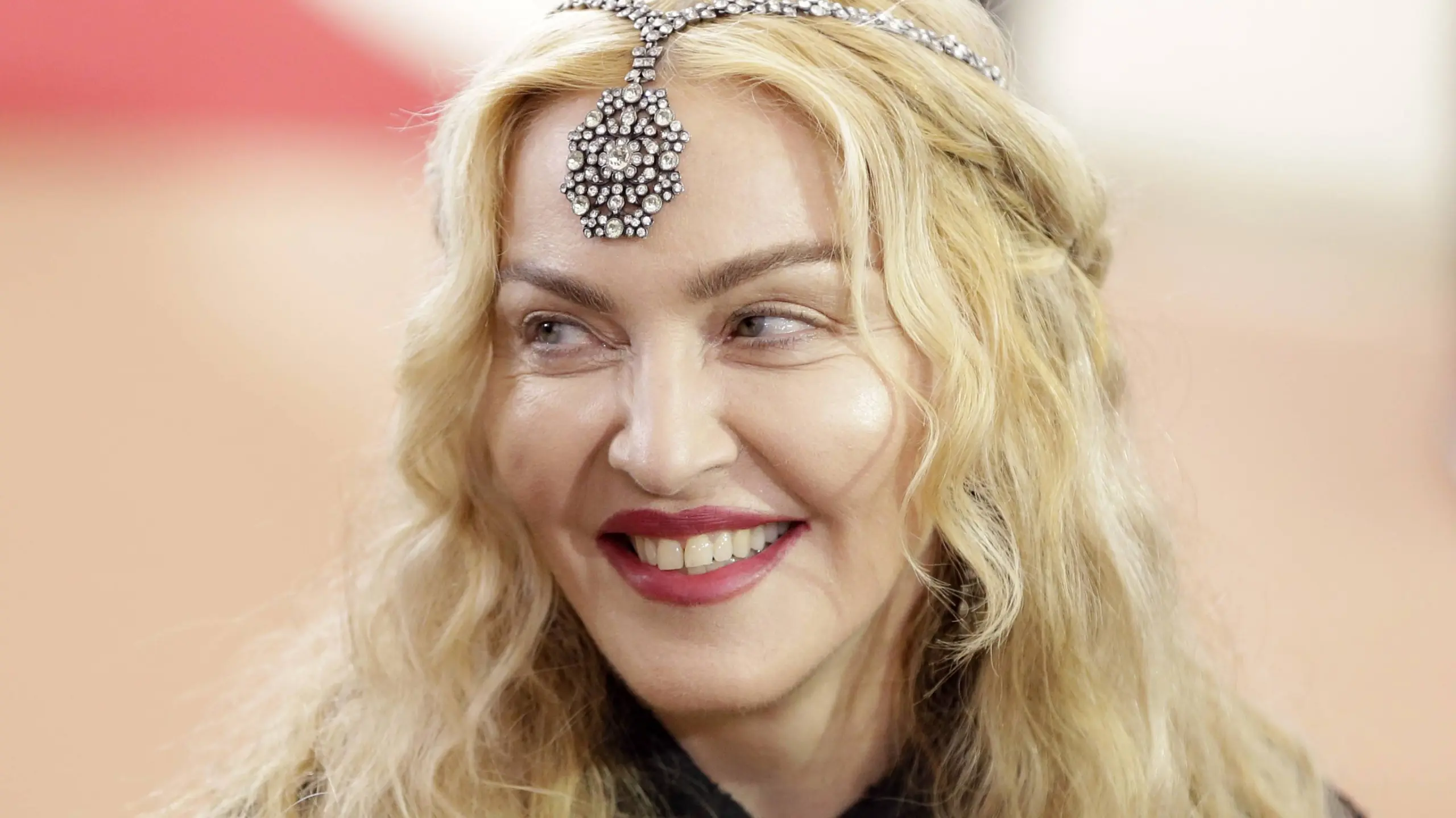 Madonna: Von der Queen of Pop zur Queen of Scandal