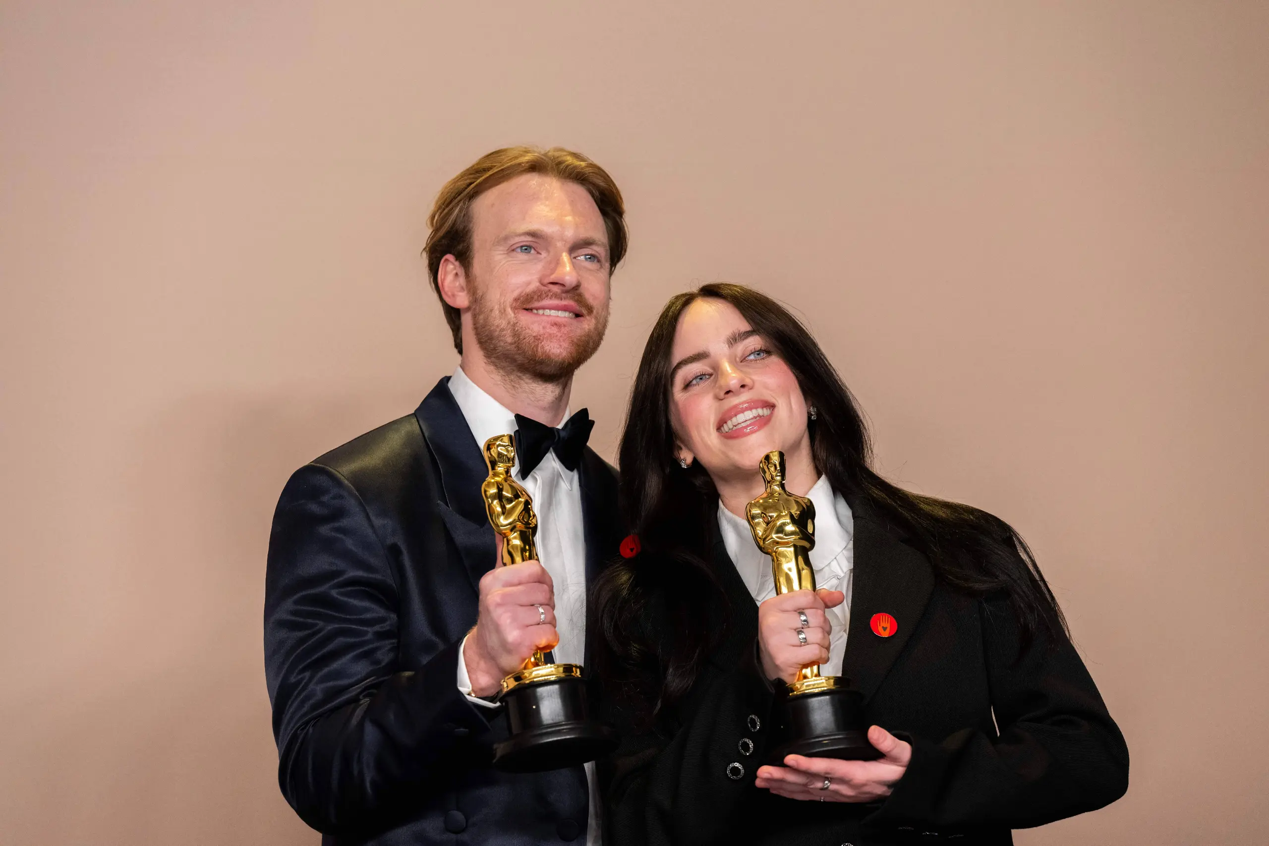 Billie Eilish und Finneas O'Connell nach ihrem Oscar-Gewinn 2024