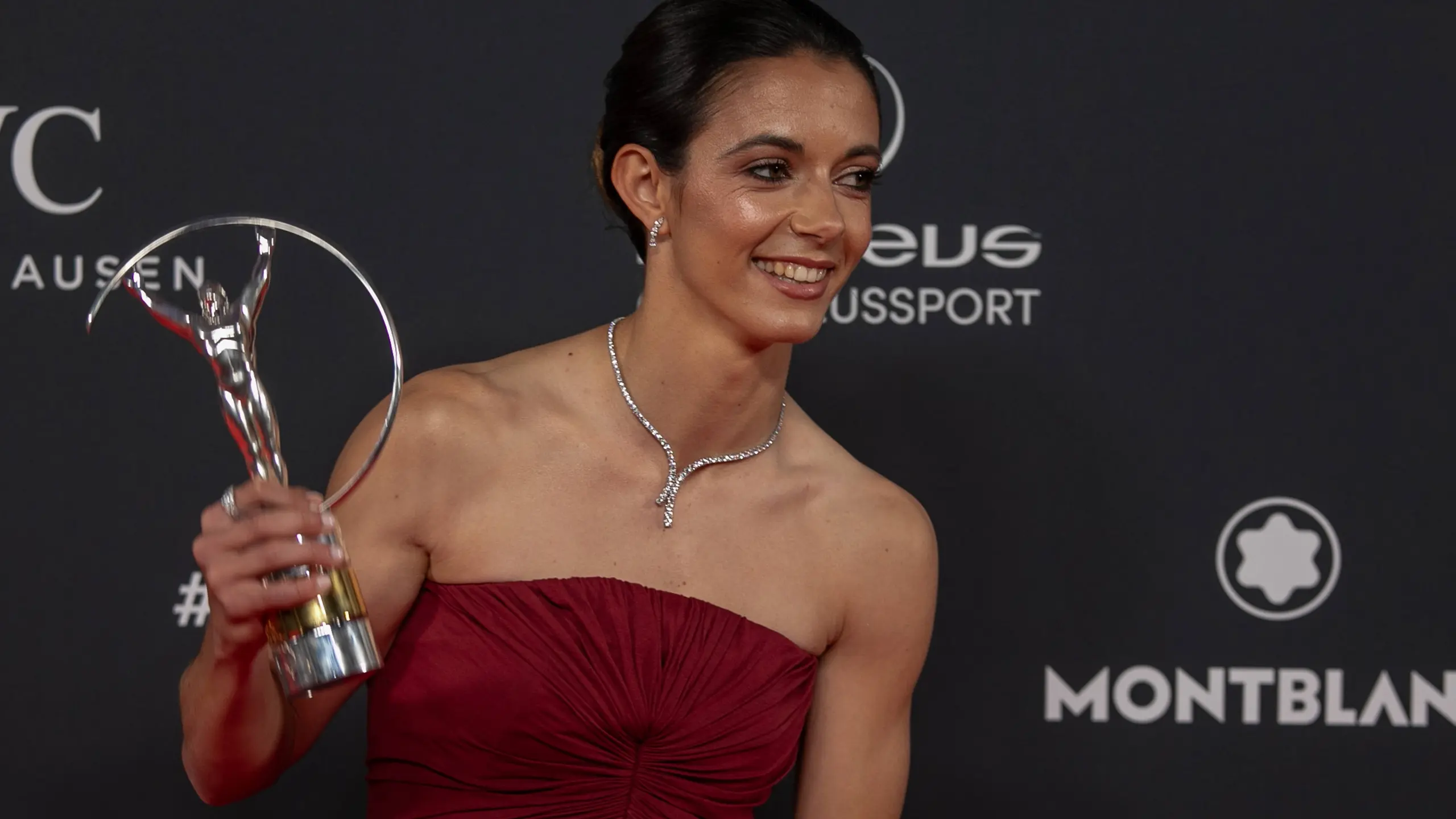 Aitana Bonmatí mit Award bei den Laureus World Sports Awards 2024