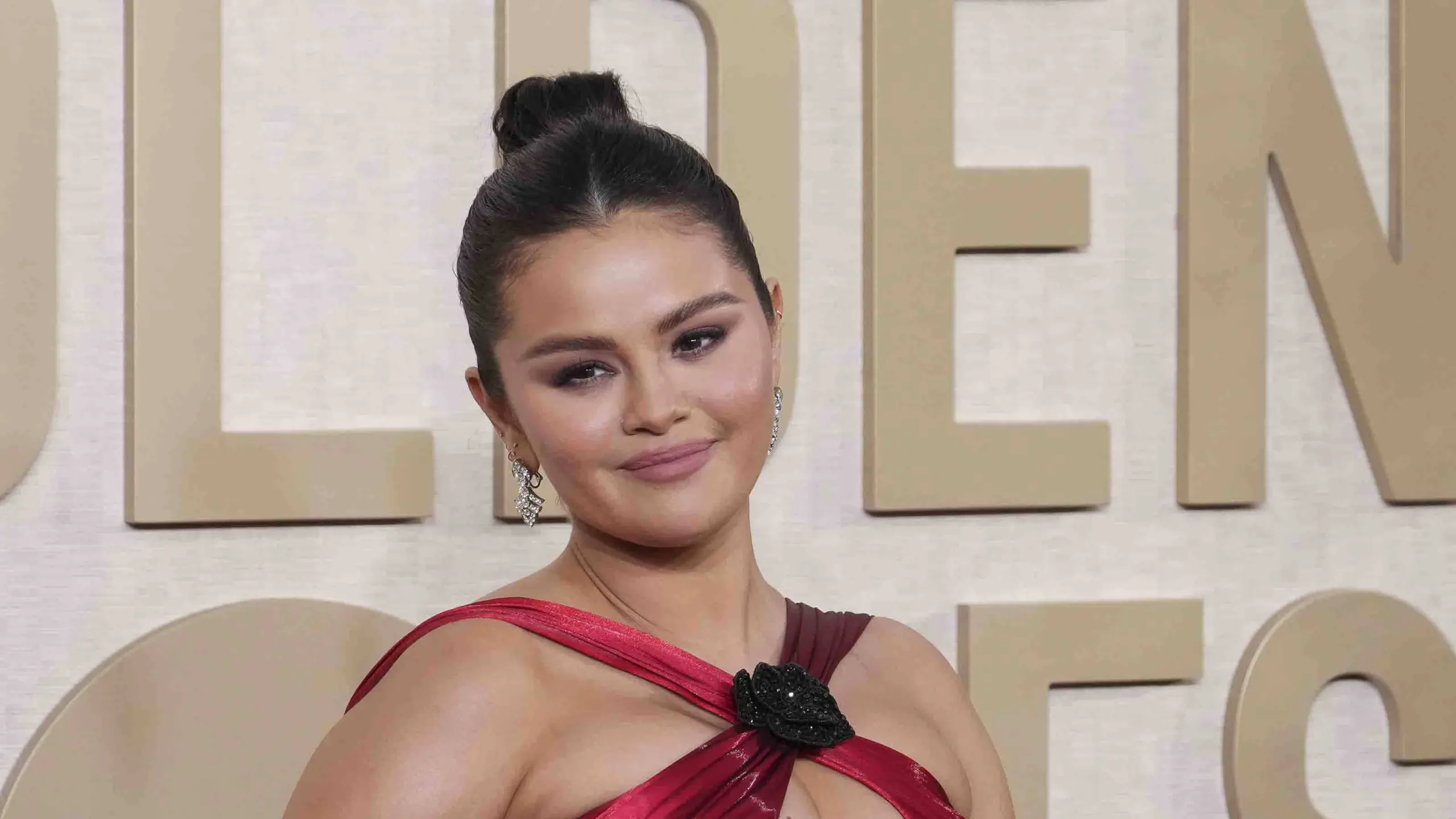 Selena Gomez, Gründerin von Rare Beauty, bei den Globes, 07.01.2024