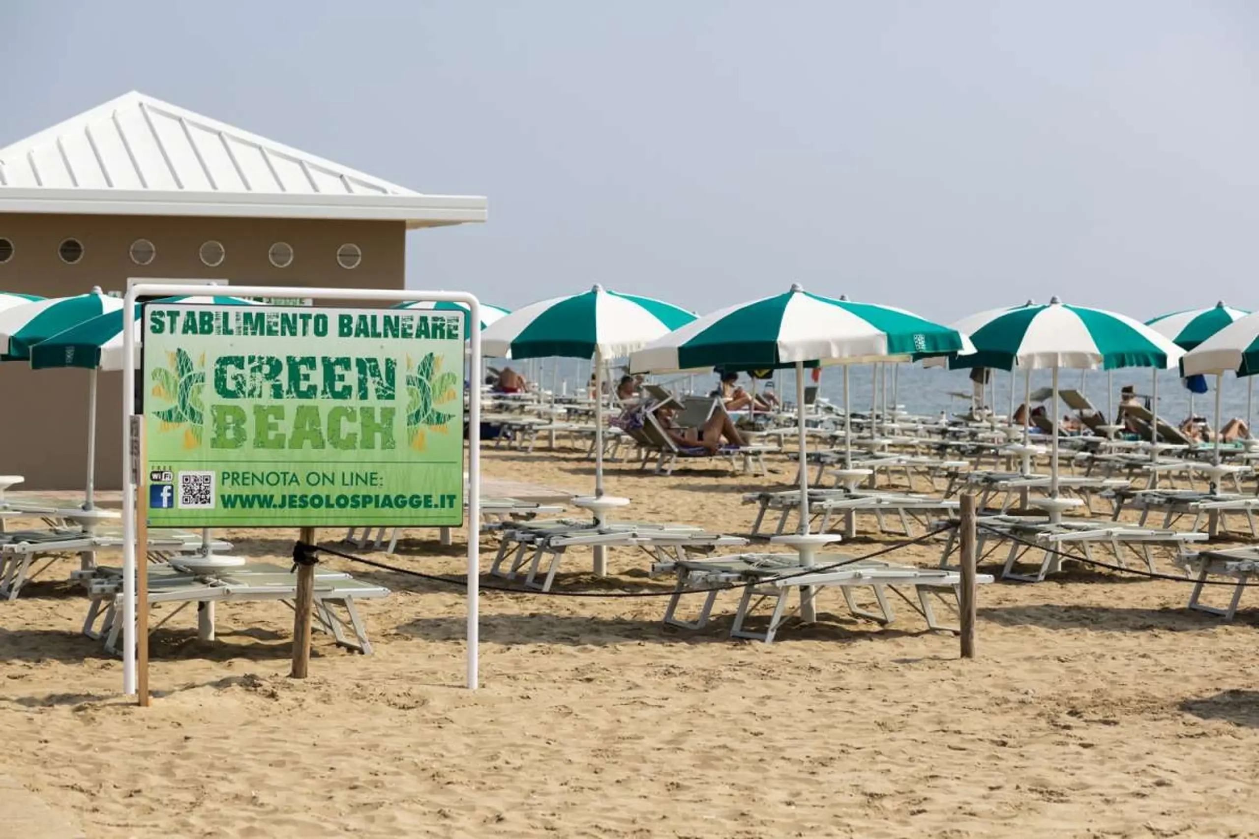 Urlaub in Jesolo: Online-Buchung macht Schluss mit Kampf um Strandliegen