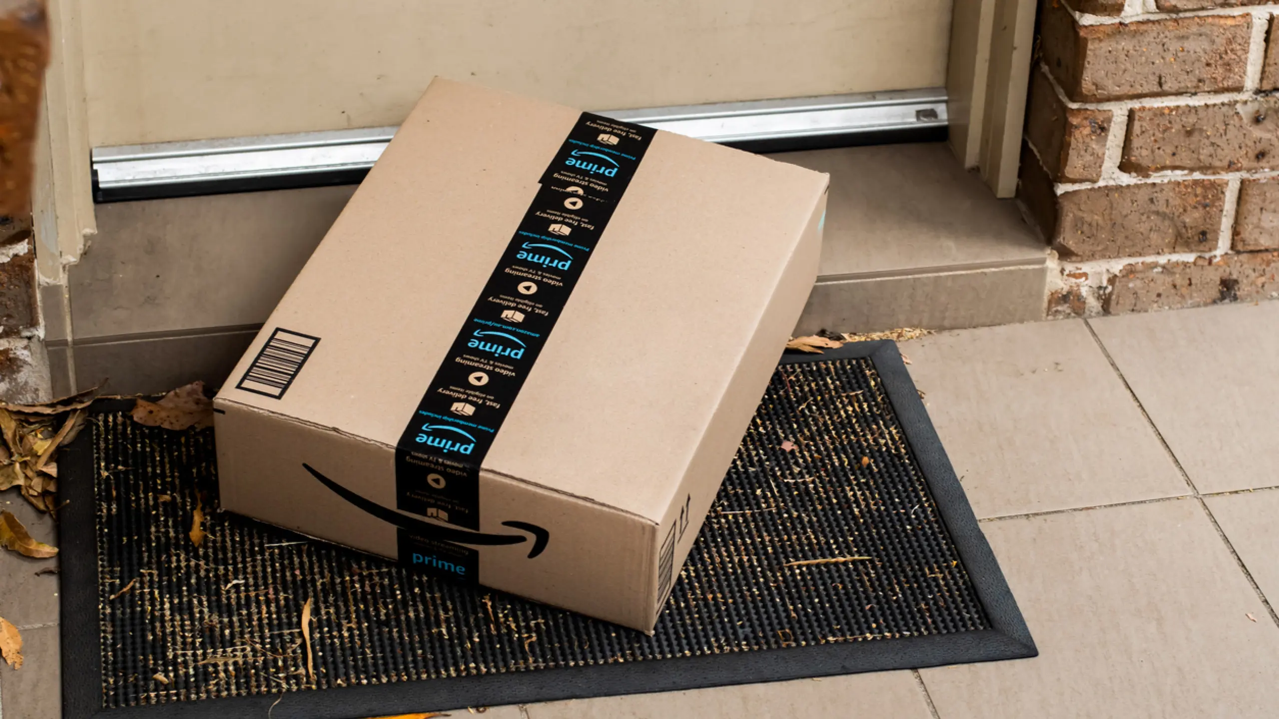 Amazon Paket vor der Haustüre