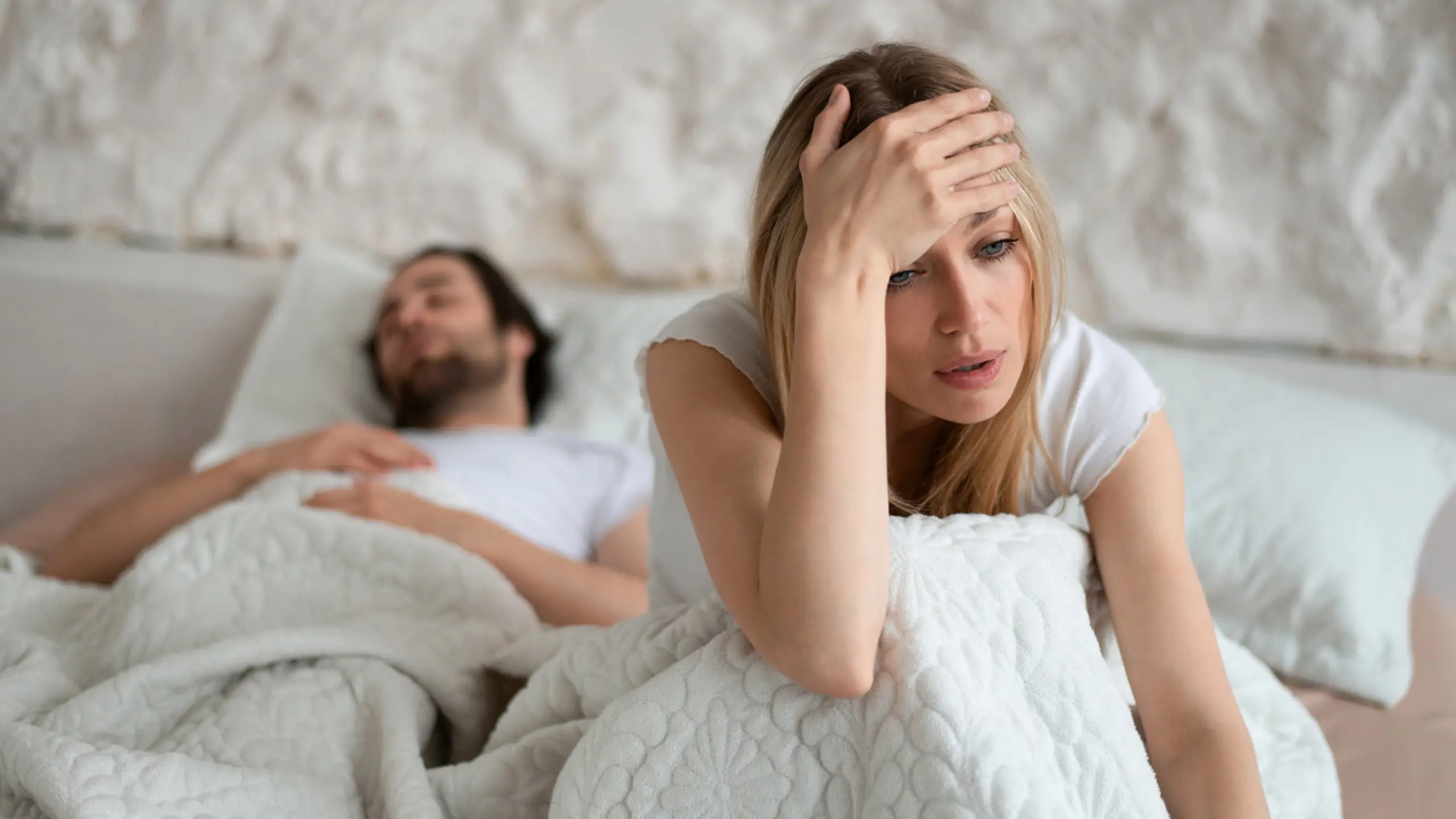 Was ist am Beziehungs-Tipp "Geht niemals grantig ins Bett" dran?