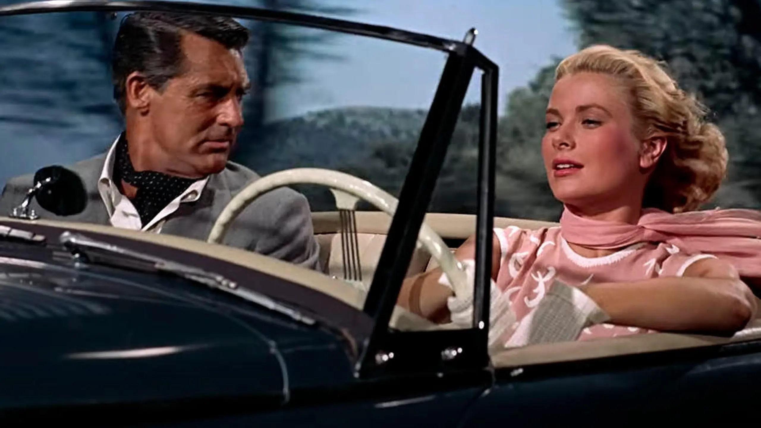 Cary Grant und Grace Kelly brausen in Alfred Hitchcocks „Über den Dächern von Nizza“ (1955) auch über die Küstenstraßen der französischen Riviera