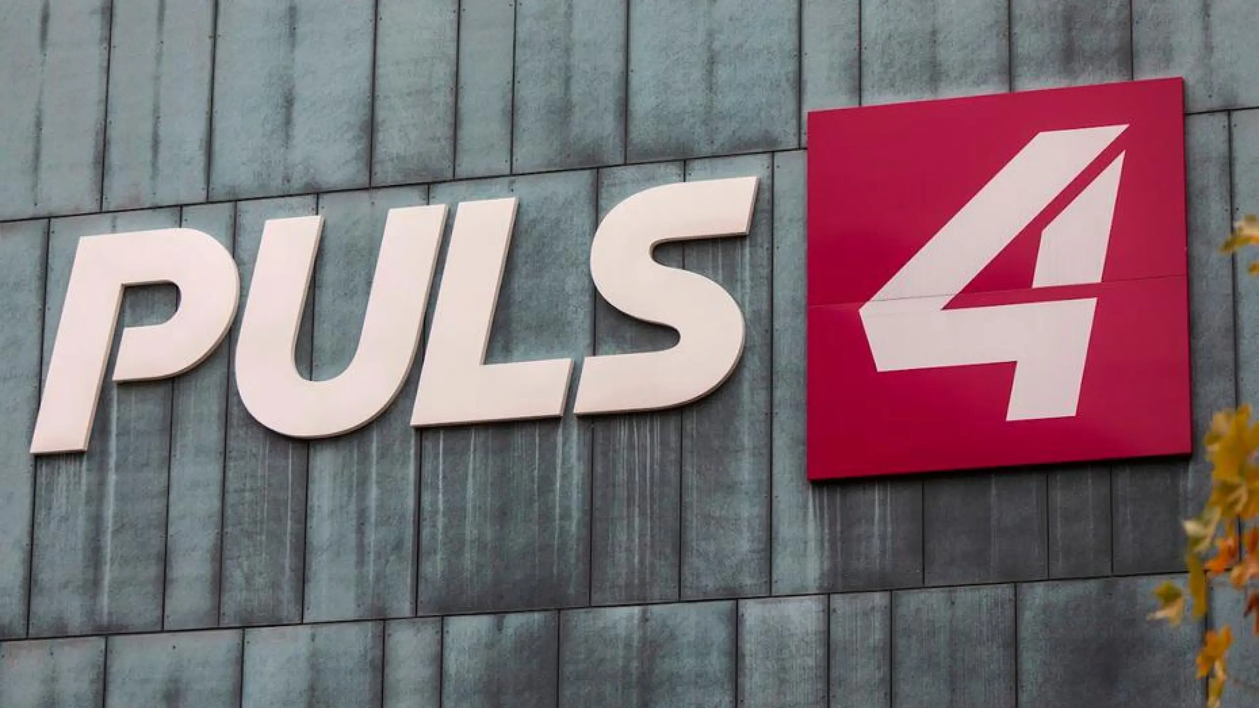 2004 als Puls TV auf Sendung gegangen, wurde der ehemalige Wiener Stadtsender im Jahr 2007 von der ProSiebenSat.1 Media AG übernommen und in PULS 4 umbenannt