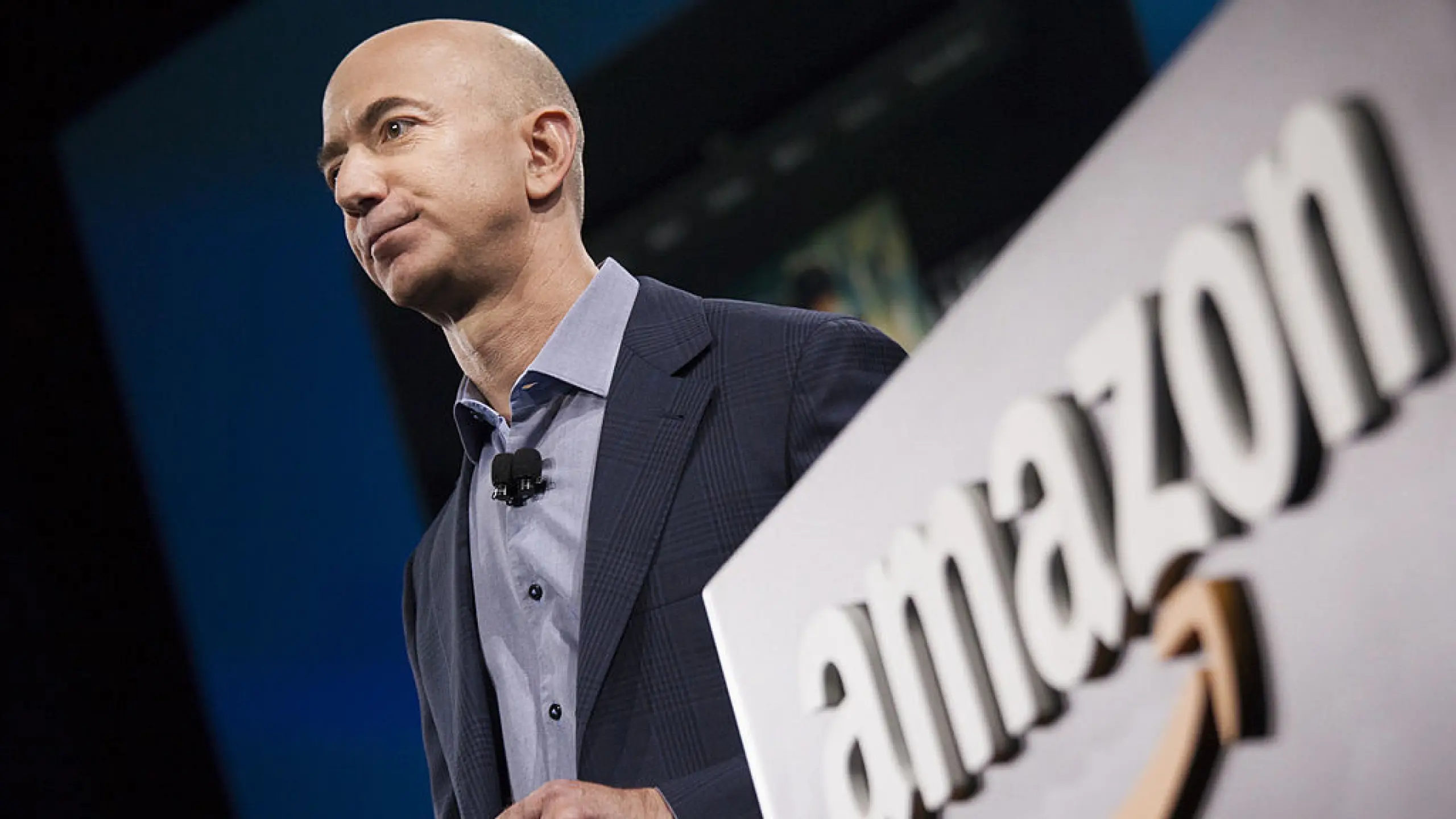 Amazon, 1994 von Jeff Bezos gegründet, ist heute eines der größten Unternehmen der Welt.