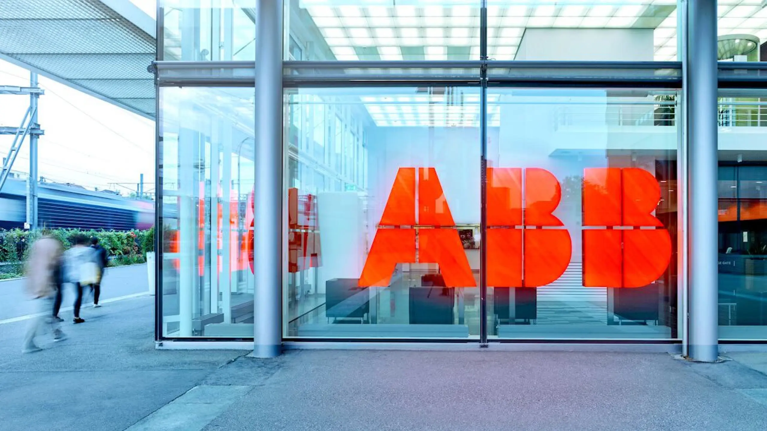 Eingang zur ABB Zentrale in Zürich
