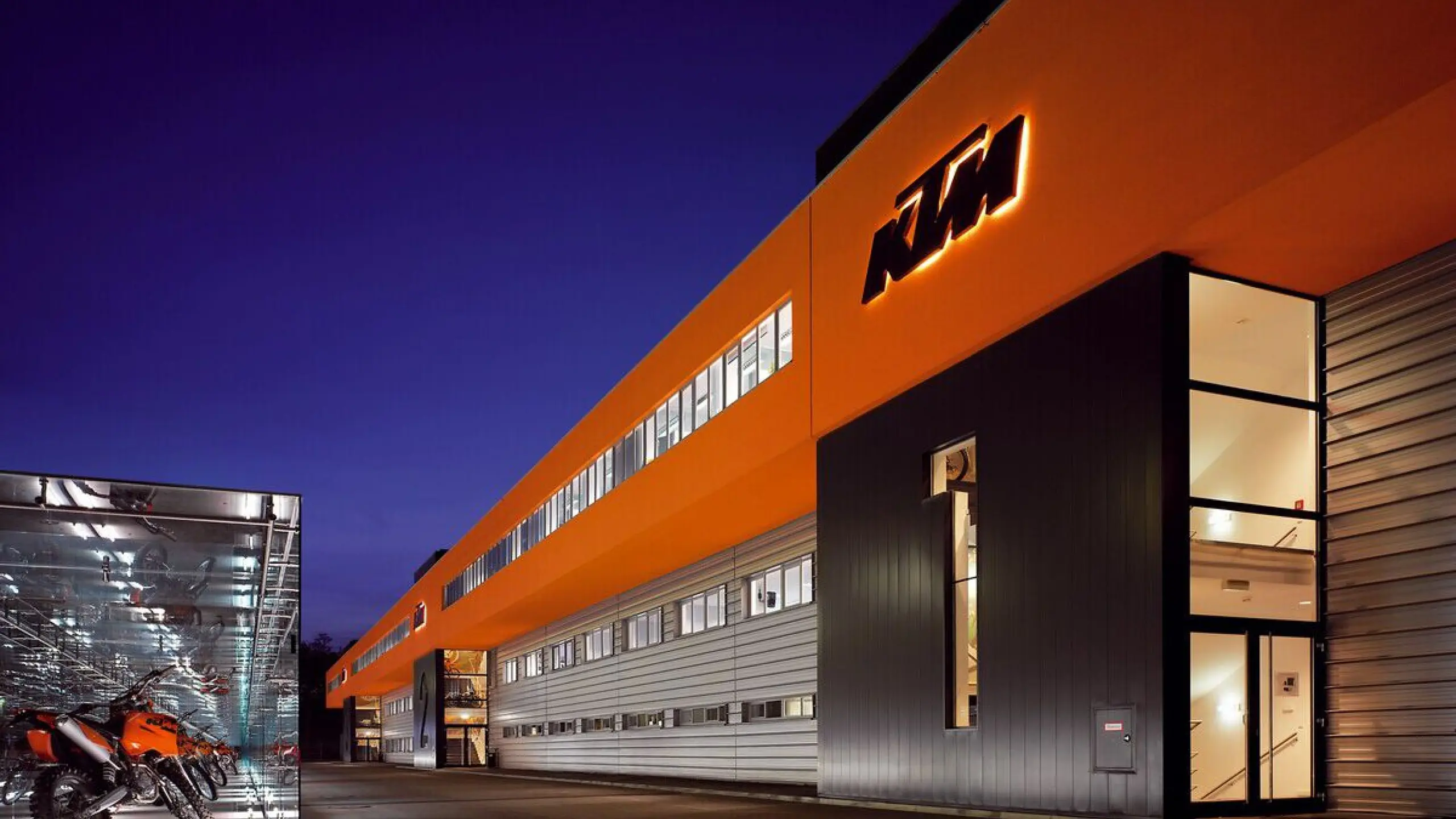 Das KTM Motorrad Headquarter der Pierer Mobility AG in Mattighofen