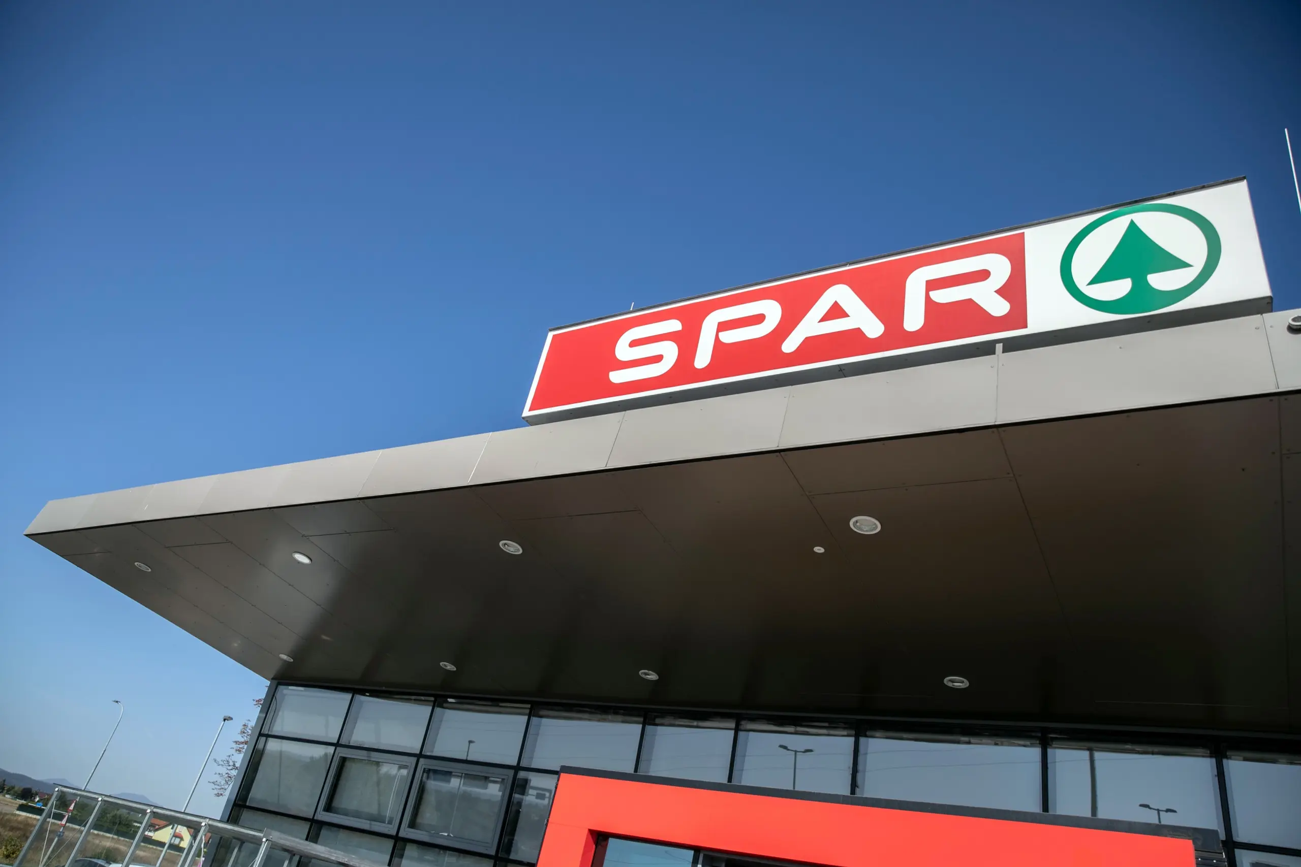 SPAR Österreich Gruppe: Lebensmittelhandel, Shopping-Center und Sporthandel