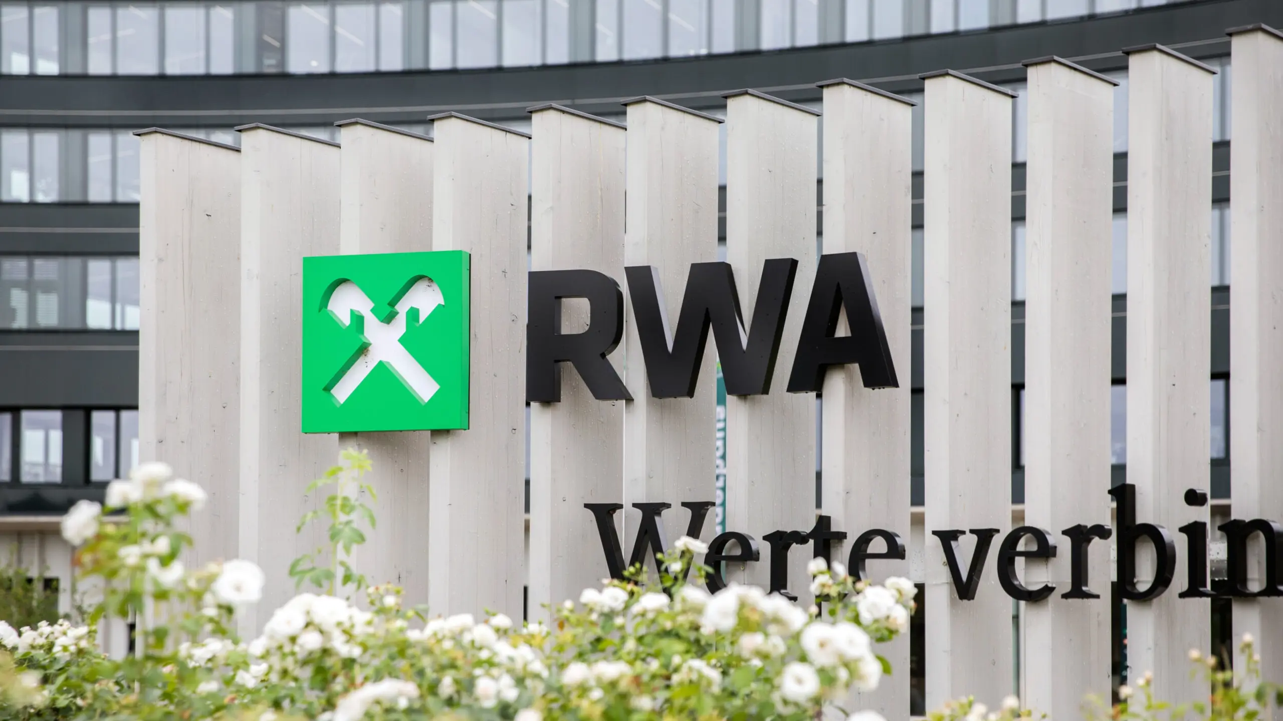 Raiffeisen Ware Austria (RWA): Lagerhaus-Genossenschaft für Landwirtschaft, Bauen und Garten, Tanken, Heizen