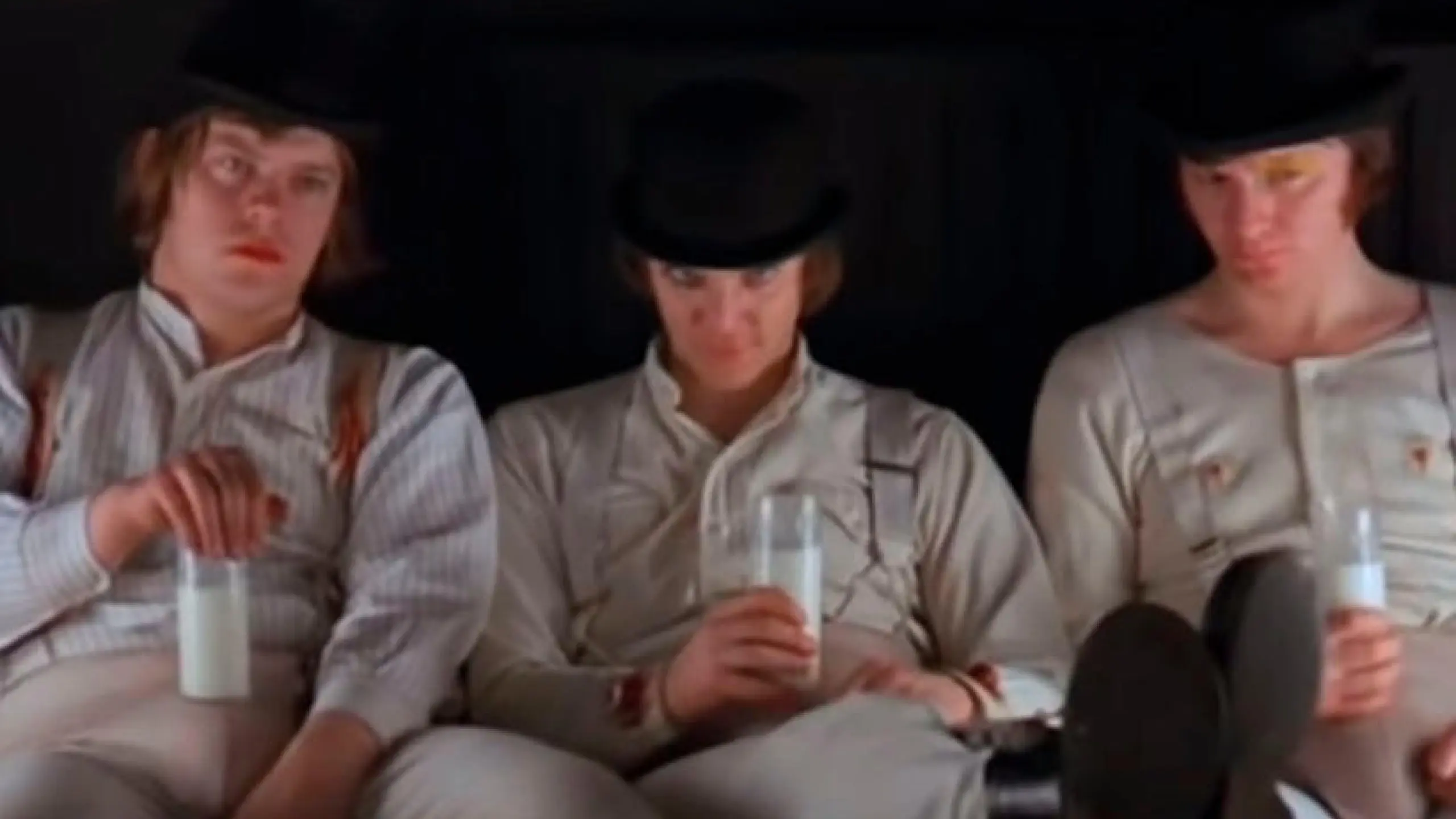 Alex (Malcolm McDowell, M.) und seine Droogs aus Stanley Kubricks „A Clockwork Orange“ zählen zu den bekanntesten „Milchbubis“ der Filmgeschichte