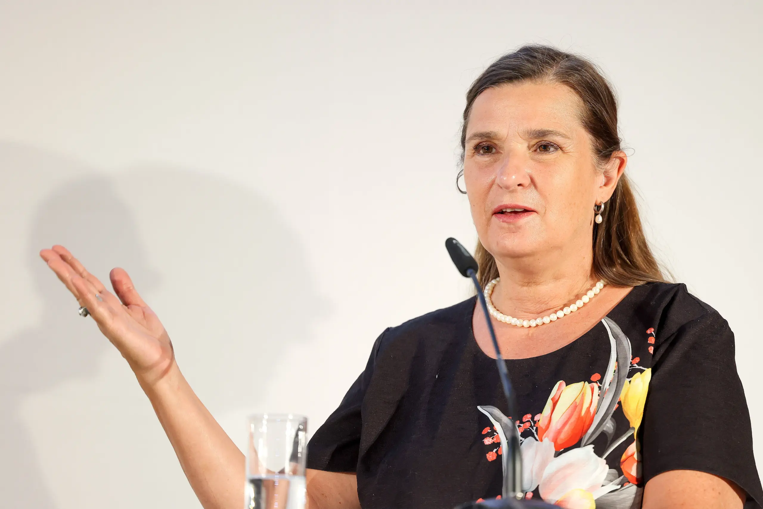 Dorothee von Laer bei einer Pressekonferenz, 4. August 2021, Wien