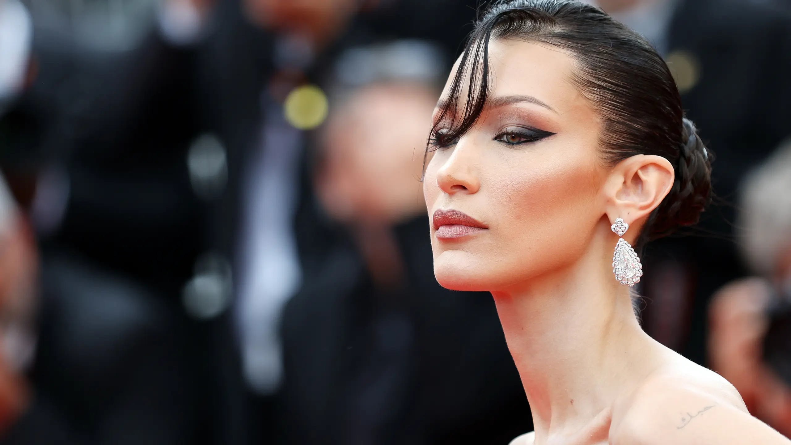 Bella Hadid am roten Teppich in Cannes 2022.