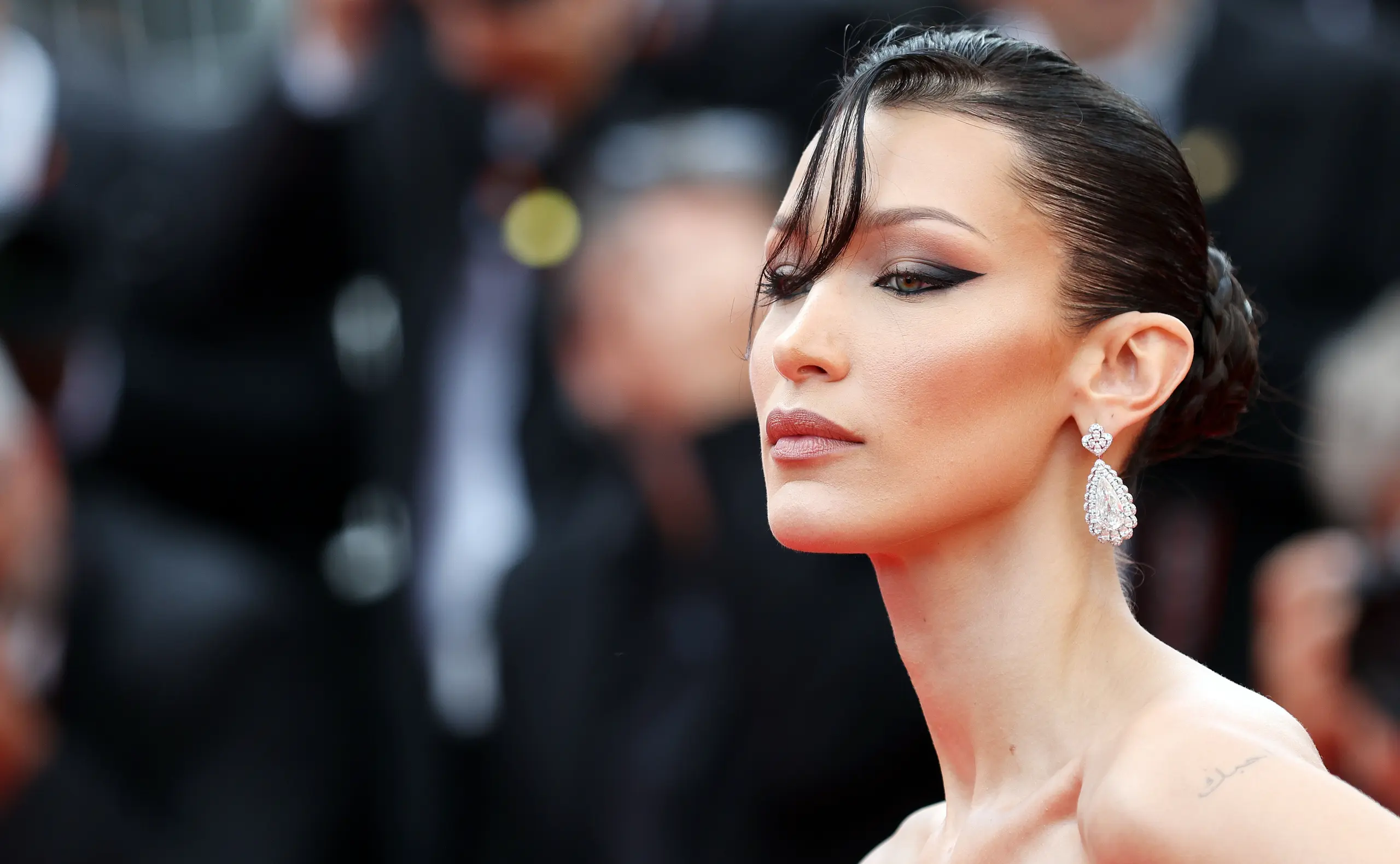 Bella Hadid am roten Teppich in Cannes 2022.