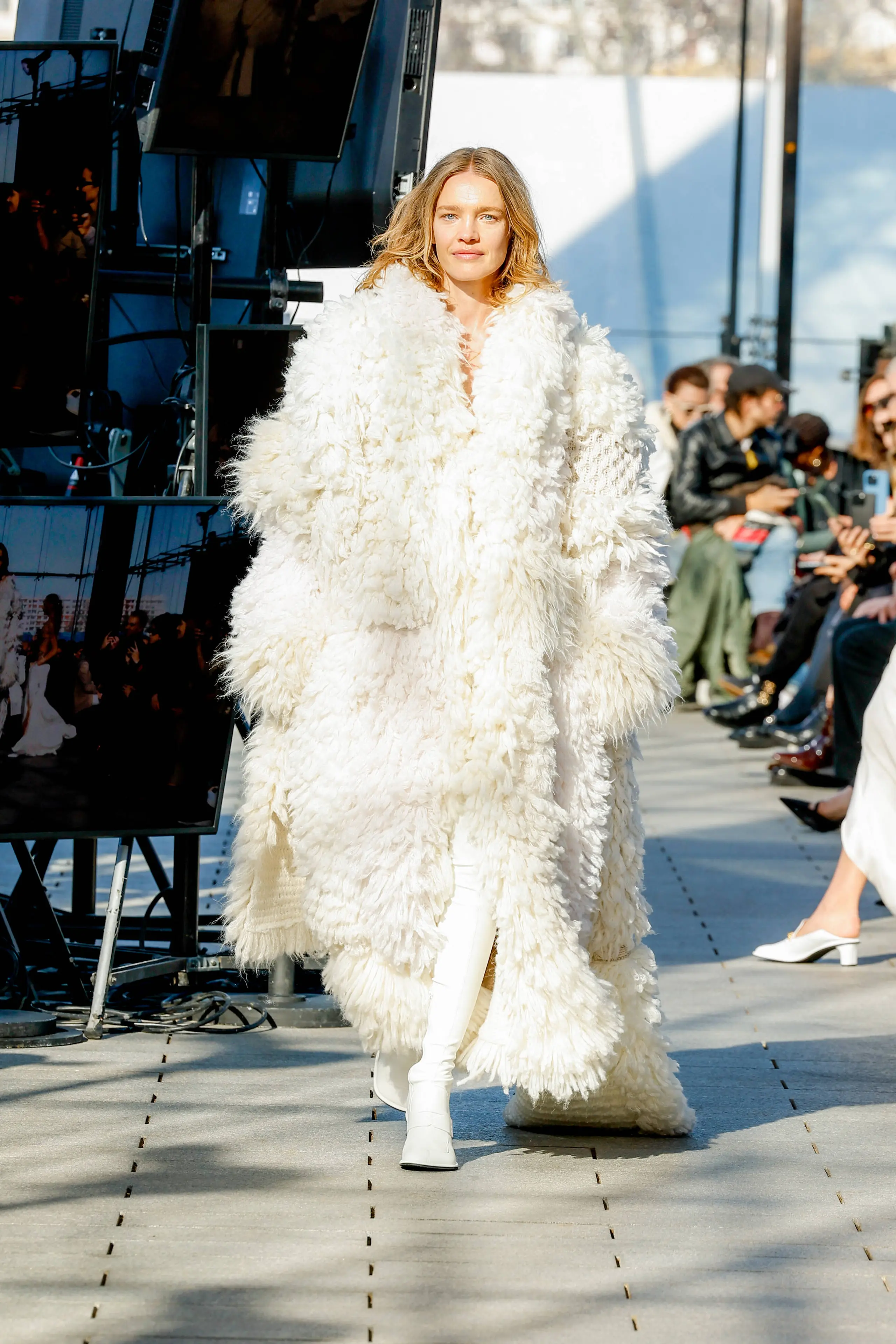 Natalia Vodianova läuft für Stella McCartney auf der Pariser Fashion Week 2024